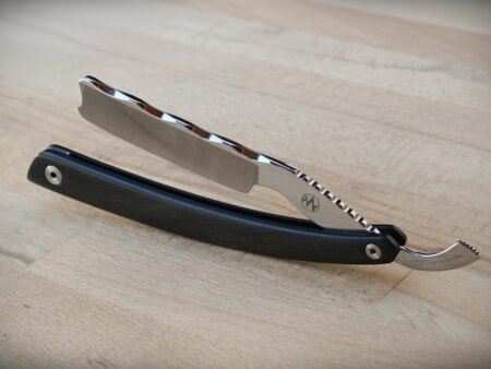 Rasiermesser mit Ebenholz-Heft